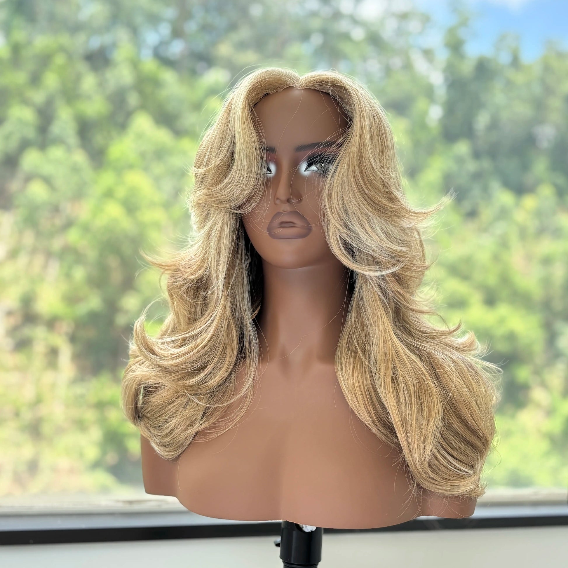 Detroit Layers 18-Inch Heat-Resistant Synthetic Wig - 200% Density Butterfly Cut T-Part Lace in Red, Blonde, Gray, and Brown with Loose Waves for Beginners